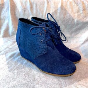 Tom’s wedge booties blue suede size 8